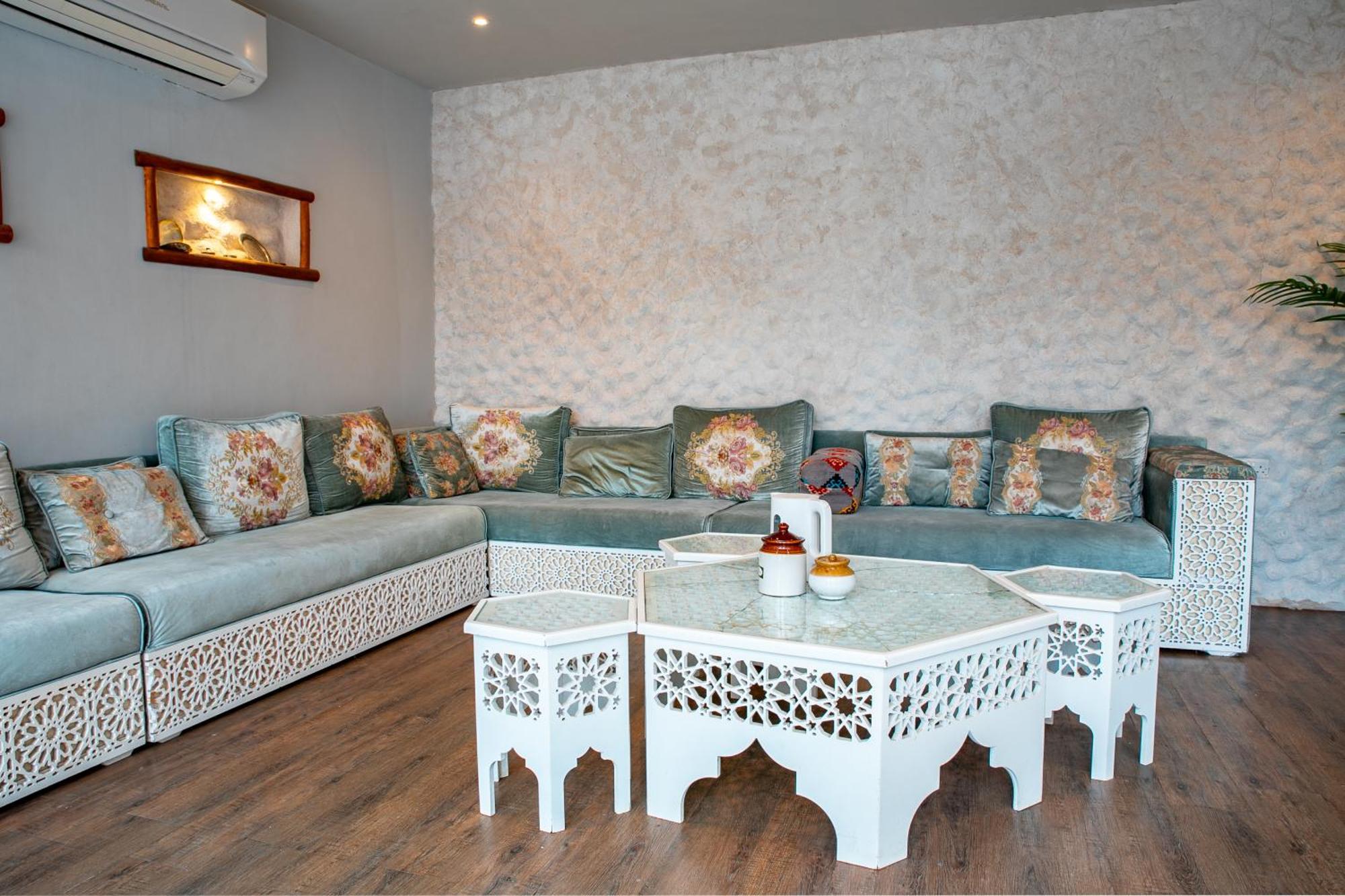 Elegant Garden Stay With 2 Living Areas, 2 Bedrooms, 1 Full And 1 Half Bath For 6 Guests Umm Al Amad Екстериор снимка