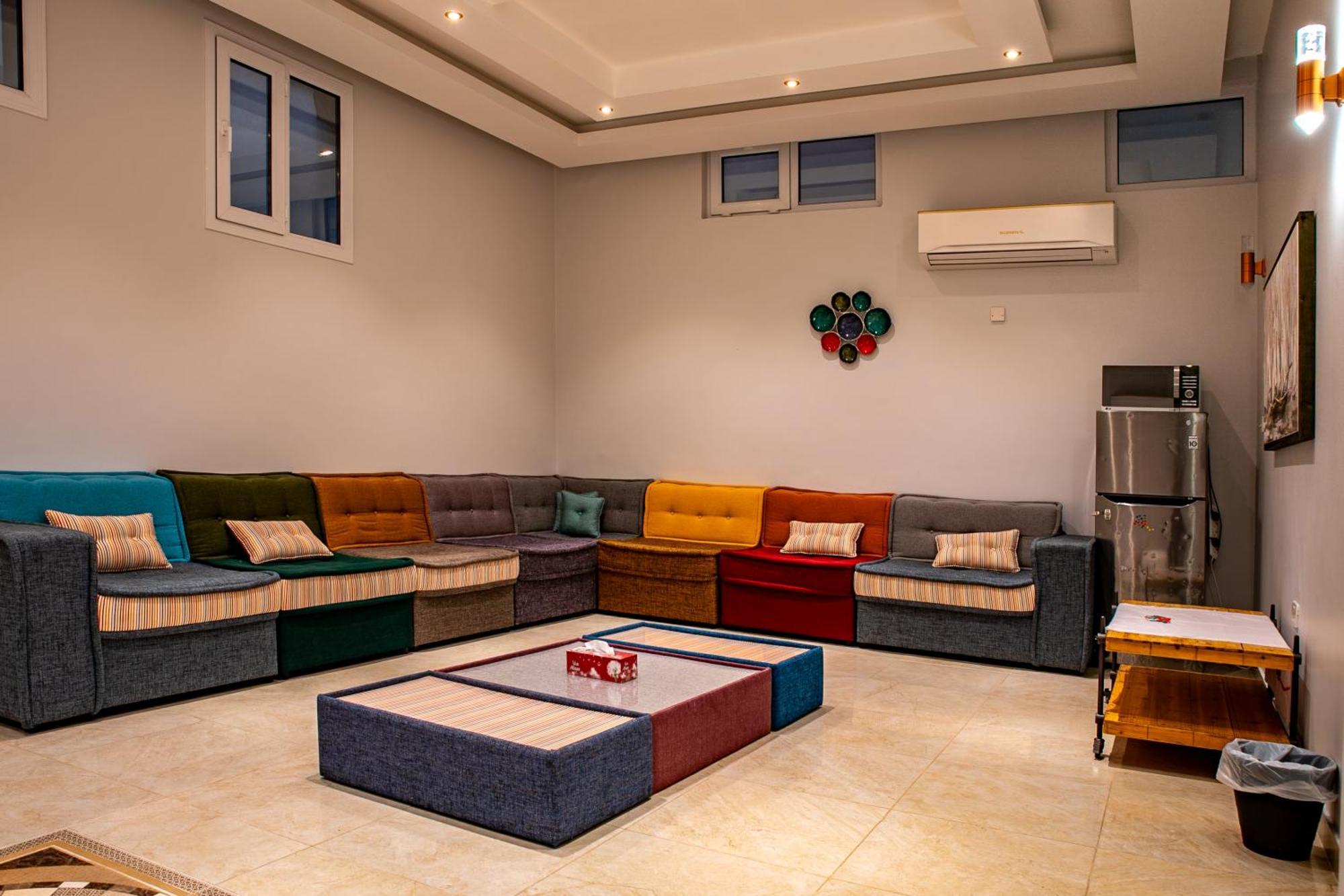 Elegant Garden Stay With 2 Living Areas, 2 Bedrooms, 1 Full And 1 Half Bath For 6 Guests Umm Al Amad Екстериор снимка